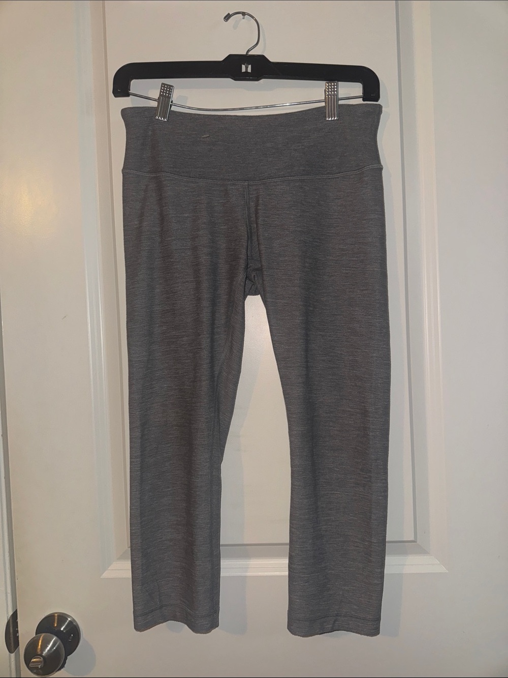 Lululemon Women's Align cropped pants activewear heather Gray Size 6 EUC - Picture 1 of 6